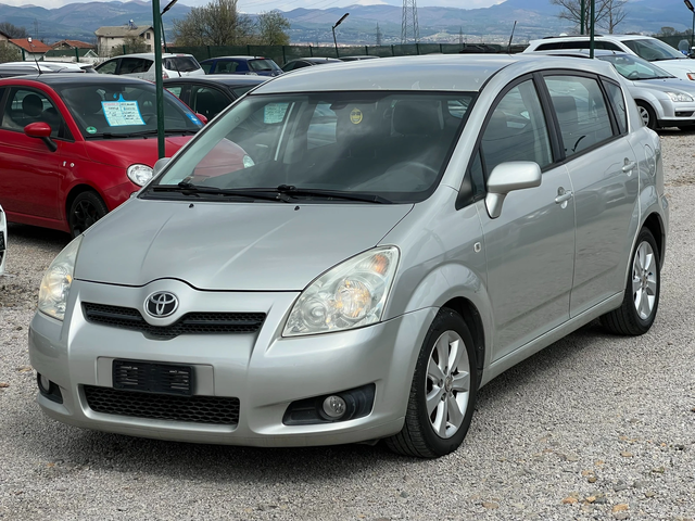 Toyota Corolla verso 2.2 D4D - автомобили, коли, обяви за нови и употребявани 0