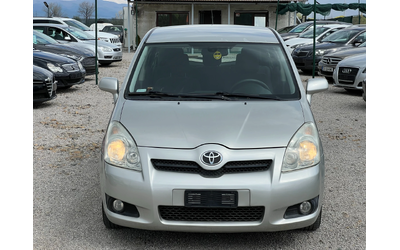 toyota-corolla-verso - 1