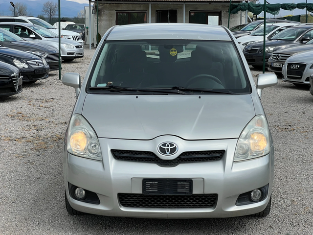 Toyota Corolla verso 2.2 D4D - автомобили, коли, обяви за нови и употребявани 1