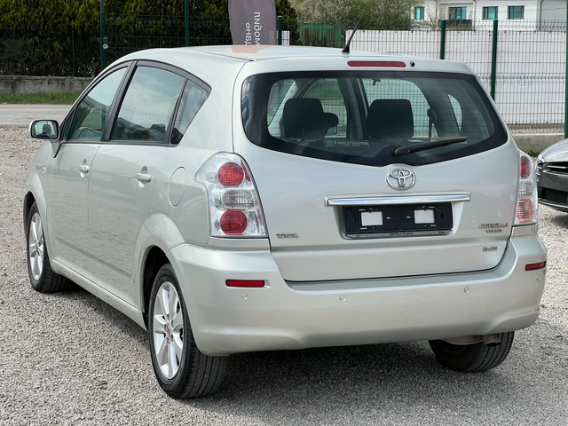 Toyota Corolla verso 2.2 D4D - автомобили, коли, обяви за нови и употребявани 5