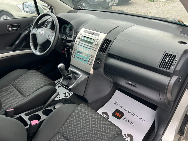 Toyota Corolla verso 2.2 D4D - автомобили, коли, обяви за нови и употребявани 8