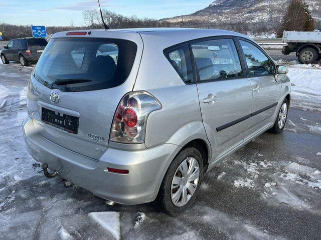 Toyota Corolla verso 2.2 D4D 136к 6 СКОРОСТИ КЛИМАТРОНИК АВТОПИЛОТ - автомобили, коли, обяви за нови и употребявани 3