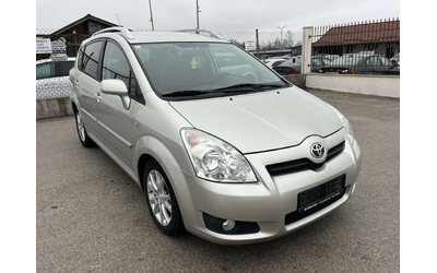 toyota-corolla-verso - 2