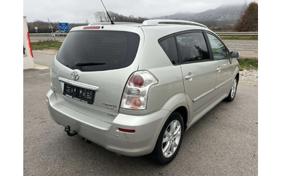 toyota-corolla-verso - 3