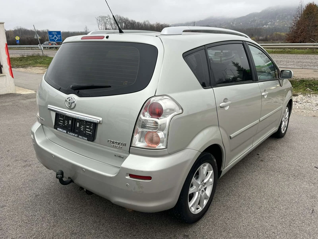 Toyota Corolla verso 2.2 D4D 136к 6 СКОРОСТИ КЛИМАТРОНИК АВТОПИЛОТ - автомобили, коли, обяви за нови и употребявани 3