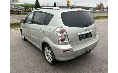 toyota-corolla-verso - 4
