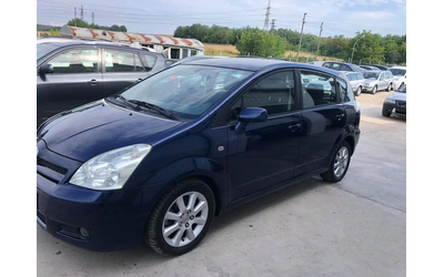 toyota-corolla-verso - 2