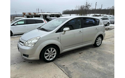 toyota-corolla-verso - 2