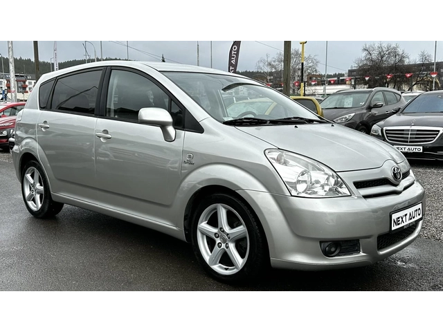 Toyota Corolla verso 2.2D-CAT 177HP 6+ 1 - автомобили, коли, обяви за нови и употребявани 2