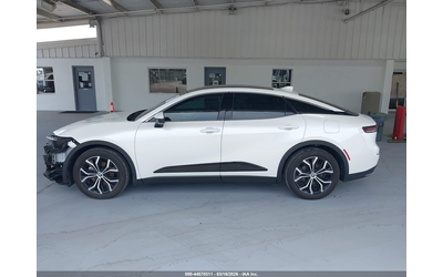 Toyota Crown 2.5L I-4 DI, DOHC, VVT, 184HP All Wheel Drive - автомобили, коли, обяви за нови и употребявани 13