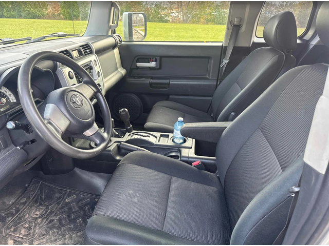 Toyota Fj cruiser 4WD - автомобили, коли, обяви за нови и употребявани 4