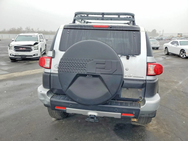 Toyota Fj cruiser 4.0* БЛОКАЖ - автомобили, коли, обяви за нови и употребявани 4