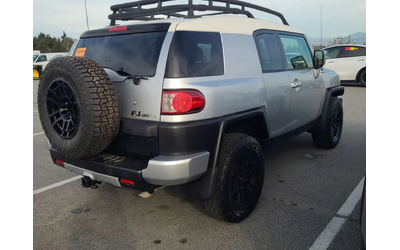toyota-fj-cruiser - 2
