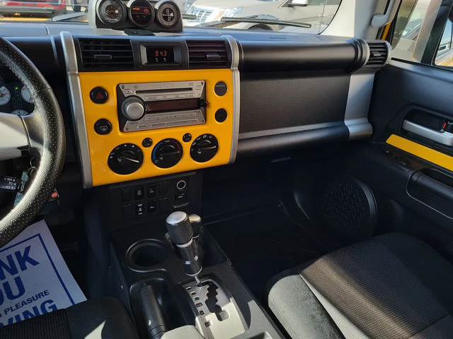 Toyota Fj cruiser 4X4 AUTO REAR LOCKING DIFF UPGRADED AUDIO 4x4 - автомобили, коли, обяви за нови и употребявани 17