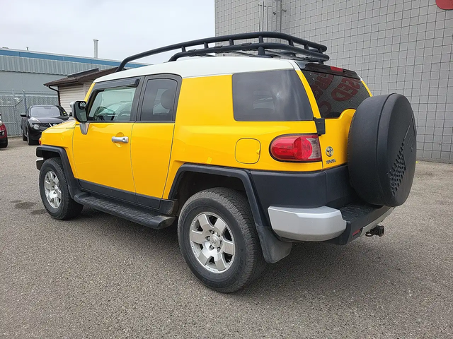 Toyota Fj cruiser 4X4 AUTO REAR LOCKING DIFF UPGRADED AUDIO 4x4 - автомобили, коли, обяви за нови и употребявани 1