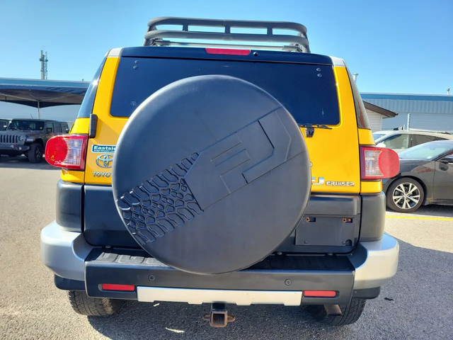 Toyota Fj cruiser 4X4 AUTO REAR LOCKING DIFF UPGRADED AUDIO 4x4 - автомобили, коли, обяви за нови и употребявани 2
