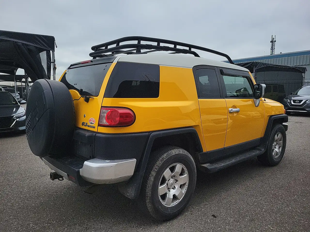 Toyota Fj cruiser 4X4 AUTO REAR LOCKING DIFF UPGRADED AUDIO 4x4 - автомобили, коли, обяви за нови и употребявани 3
