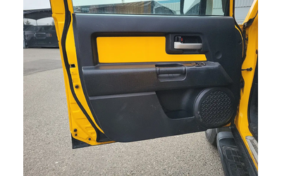 Toyota Fj cruiser 4X4 AUTO REAR LOCKING DIFF UPGRADED AUDIO 4x4 - автомобили, коли, обяви за нови и употребявани 7