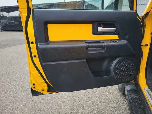 Toyota Fj cruiser 4X4 AUTO REAR LOCKING DIFF UPGRADED AUDIO 4x4 - автомобили, коли, обяви за нови и употребявани 7
