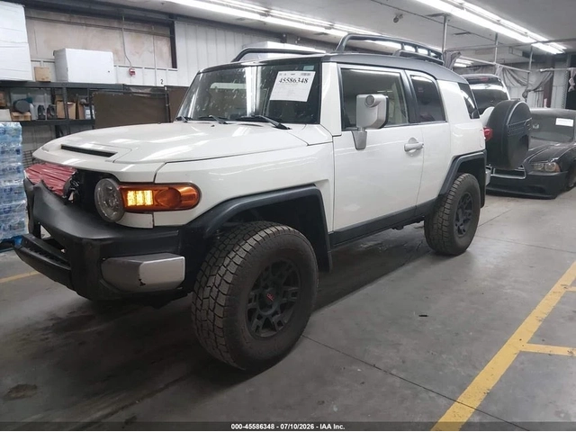 Toyota Fj cruiser 2014 FJ Cruiser 4x4 - автомобили, коли, обяви за нови и употребявани 0