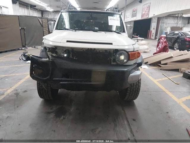 Toyota Fj cruiser 2014 FJ Cruiser 4x4 - автомобили, коли, обяви за нови и употребявани 13