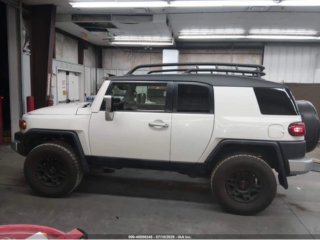 Toyota Fj cruiser 2014 FJ Cruiser 4x4 - автомобили, коли, обяви за нови и употребявани 14