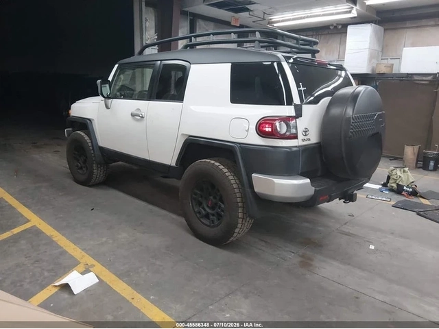 Toyota Fj cruiser 2014 FJ Cruiser 4x4 - автомобили, коли, обяви за нови и употребявани 1
