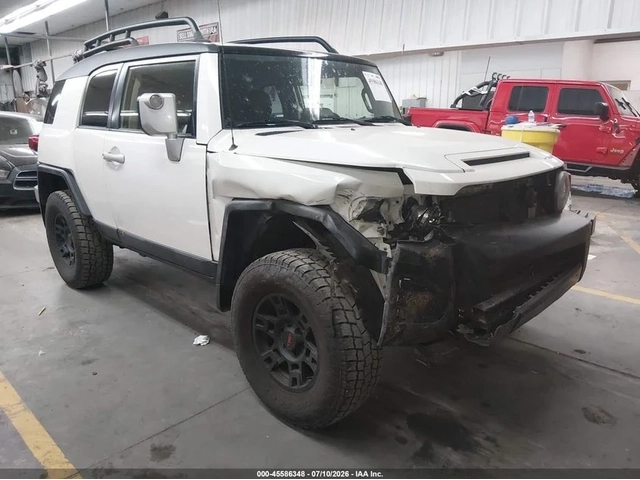 Toyota Fj cruiser 2014 FJ Cruiser 4x4 - автомобили, коли, обяви за нови и употребявани 3