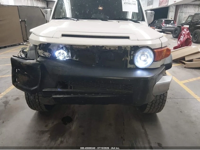 Toyota Fj cruiser 2014 FJ Cruiser 4x4 - автомобили, коли, обяви за нови и употребявани 5