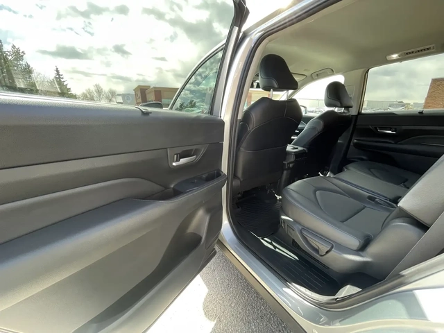 Toyota Grand Highlander Highlander XLE Hybrid - автомобили, коли, обяви за нови и употребявани 14