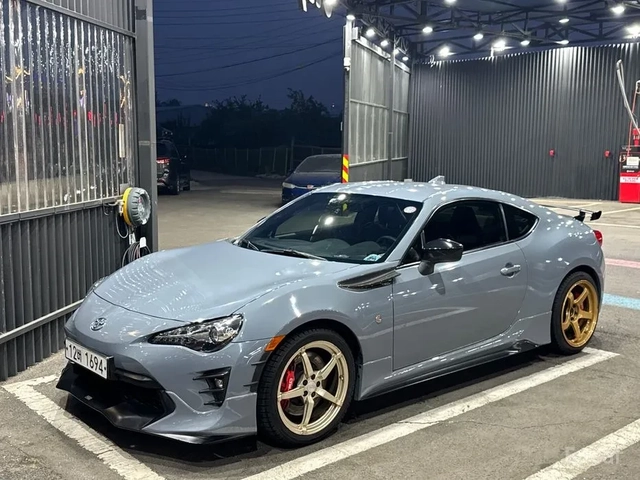 Toyota GT86 * РЪЧКА* Ориги TRD ПАКЕТ* 4-БУТАЛНИ СПИРАЧКИ* Кова - автомобили, коли, обяви за нови и употребявани 0