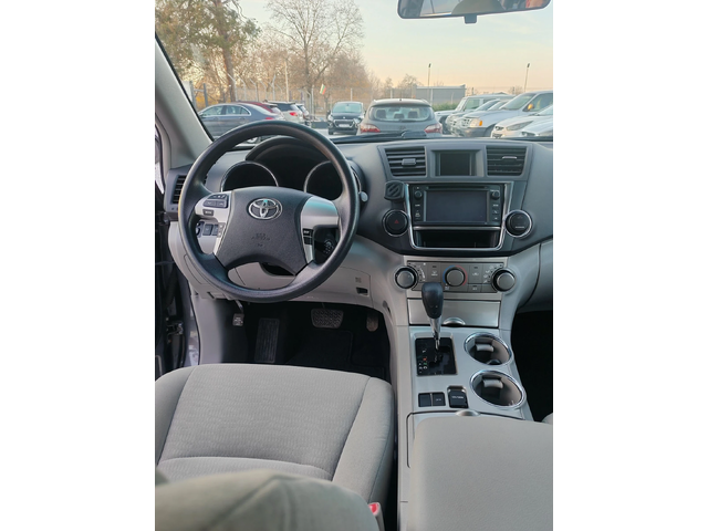 Toyota Highlander 3.5, V6, 273к.с. ТОП - автомобили, коли, обяви за нови и употребявани 9