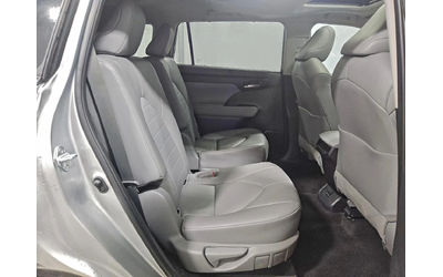 Toyota Highlander L* DISTRONIC* 8 МЕСТНА* KEYLESS* LED* - автомобили, коли, обяви за нови и употребявани 10