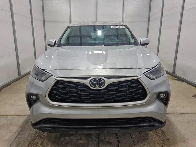 Toyota Highlander L* DISTRONIC* 8 МЕСТНА* KEYLESS* LED* - автомобили, коли, обяви за нови и употребявани 4