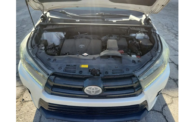 Toyota Highlander SE - автомобили, коли, обяви за нови и употребявани 11