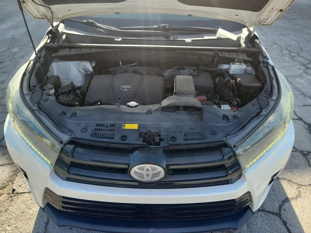 Toyota Highlander SE - автомобили, коли, обяви за нови и употребявани 11