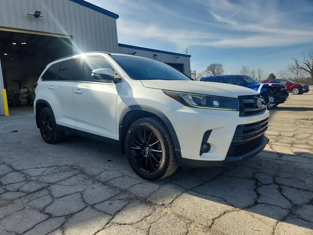 Toyota Highlander SE - автомобили, коли, обяви за нови и употребявани 1