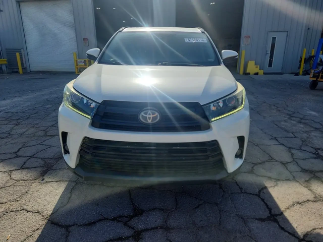 Toyota Highlander SE - автомобили, коли, обяви за нови и употребявани 2