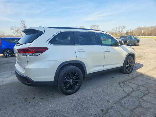 Toyota Highlander SE - автомобили, коли, обяви за нови и употребявани 4