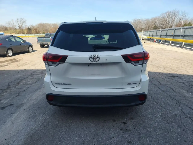 Toyota Highlander SE - автомобили, коли, обяви за нови и употребявани 5