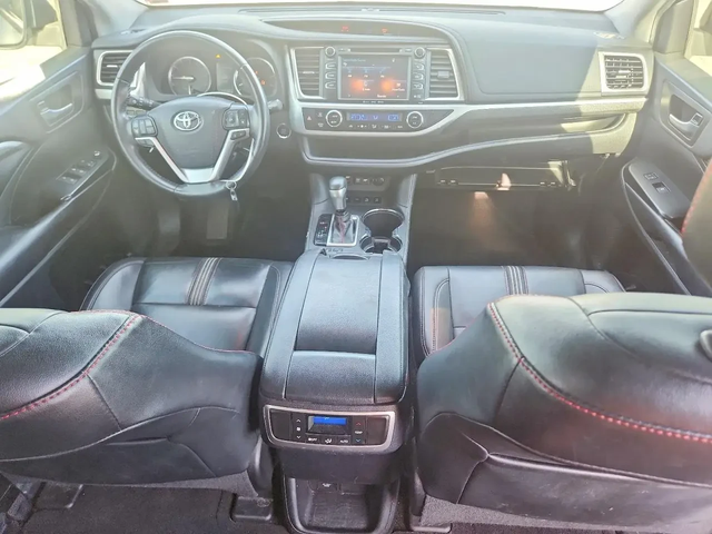 Toyota Highlander SE - автомобили, коли, обяви за нови и употребявани 7