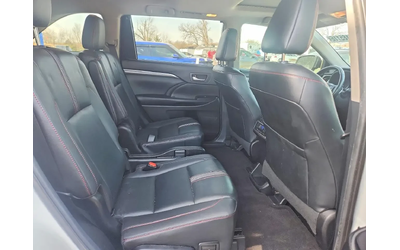 Toyota Highlander SE - автомобили, коли, обяви за нови и употребявани 9