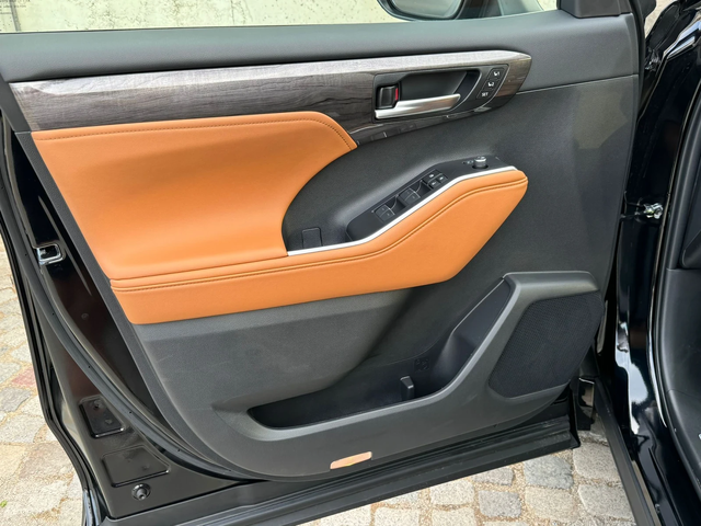 Toyota Highlander 2, 5-Hybrid/4x4/Luxury/Pano/6+ 1 - автомобили, коли, обяви за нови и употребявани 15