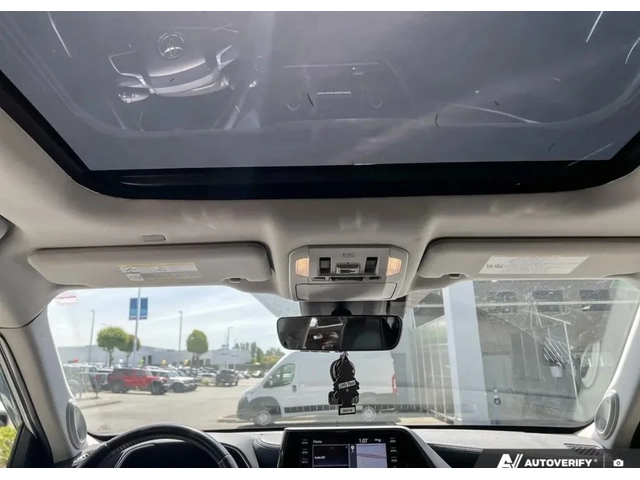 Toyota Highlander HYBRID LIMITED * AWD * 8 МЕСТЕН * ПАНО * CARFAX * - автомобили, коли, обяви за нови и употребявани 13