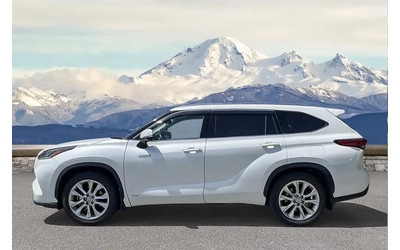 Toyota Highlander HYBRID LIMITED * AWD * 8 МЕСТЕН * ПАНО * CARFAX * - автомобили, коли, обяви за нови и употребявани 2