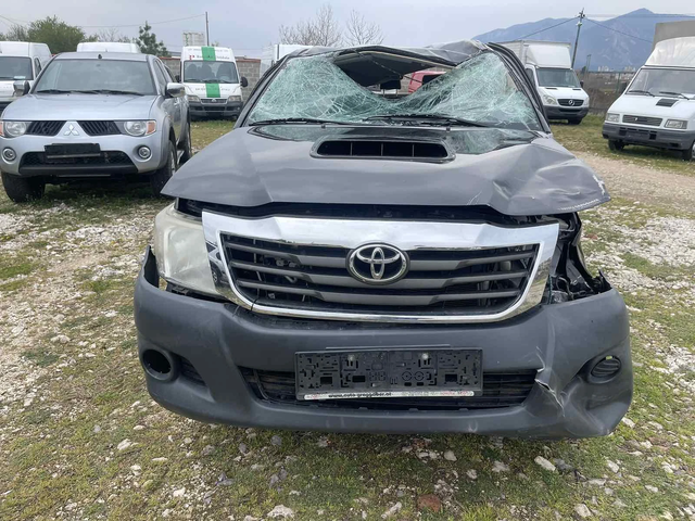 Toyota Hilux 2.5D4D 144к.с. на части - автомобили, коли, обяви за нови и употребявани 2