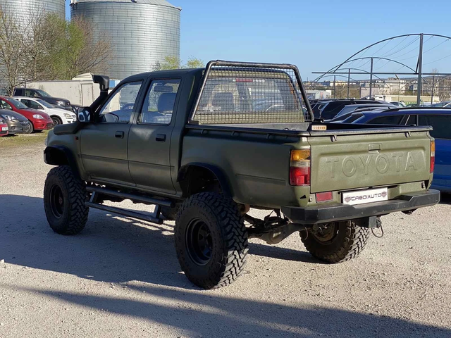 Toyota Hilux 2.4D - автомобили, коли, обяви за нови и употребявани 3