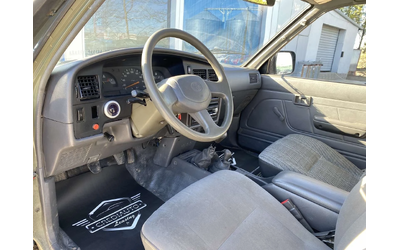 Toyota Hilux 2.4D - автомобили, коли, обяви за нови и употребявани 6