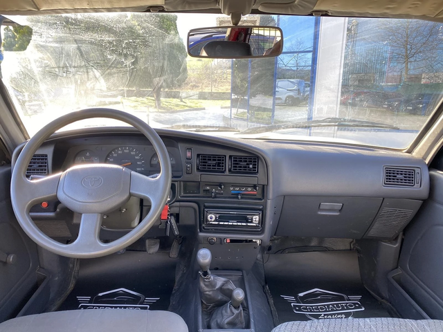 Toyota Hilux 2.4D - автомобили, коли, обяви за нови и употребявани 7