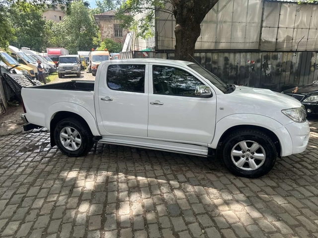 Toyota Hilux - автомобили, коли, обяви за нови и употребявани 6